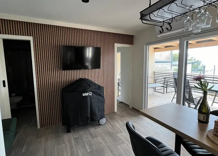 בית נופש Two Bedroom Mobile With Terrace And Sea View